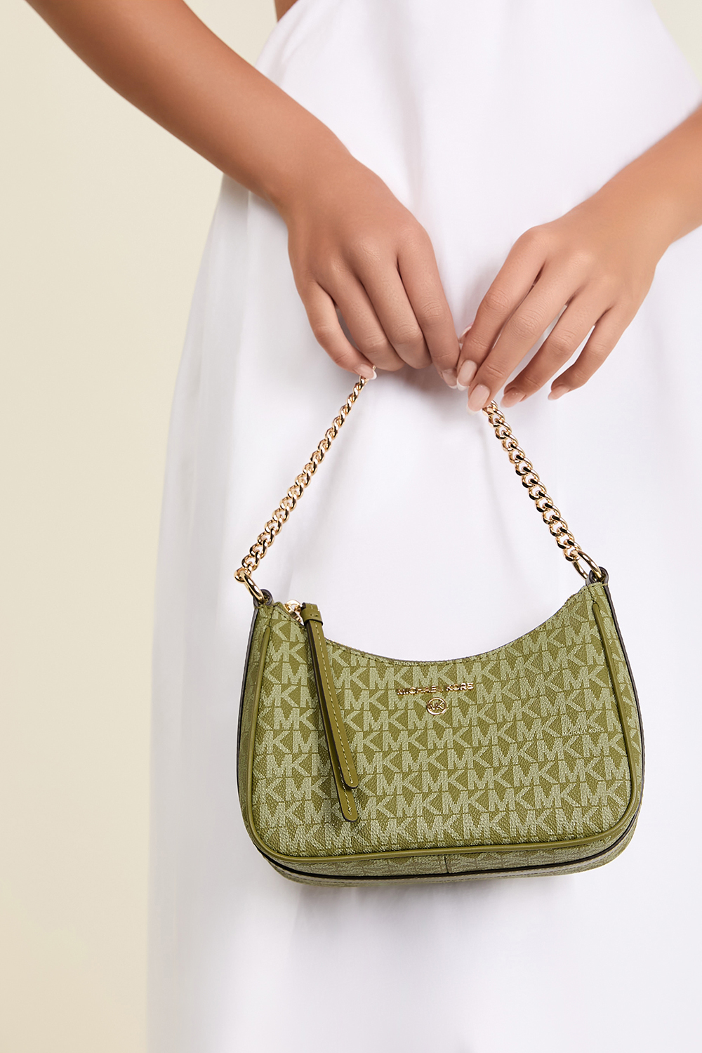 תמונת כל הלוק של תיק ג'ט סט סמול